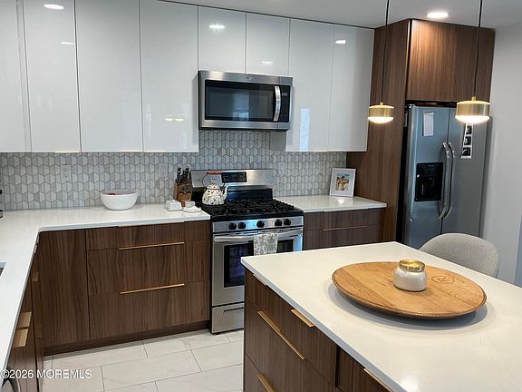 4th image of 706 3rd Ave