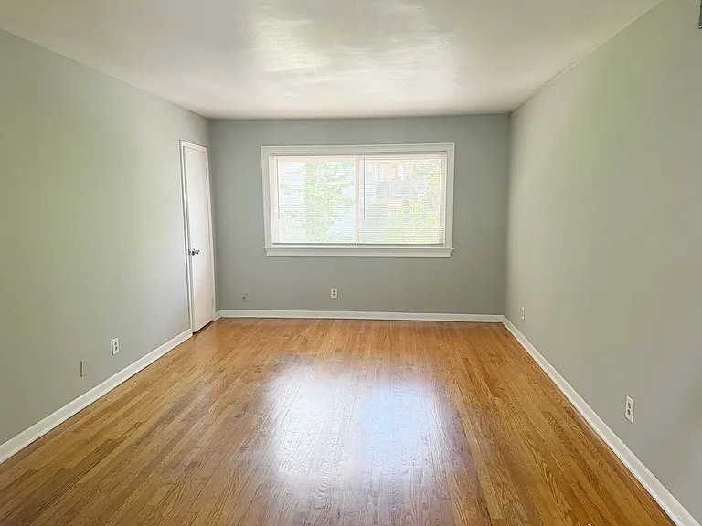 1177 Woodland Ave NE #7 — Photo 2