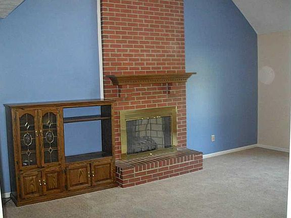 3rd image of 76 Woodridge Dr