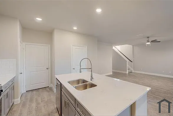 716 Portina Dr — Photo 37