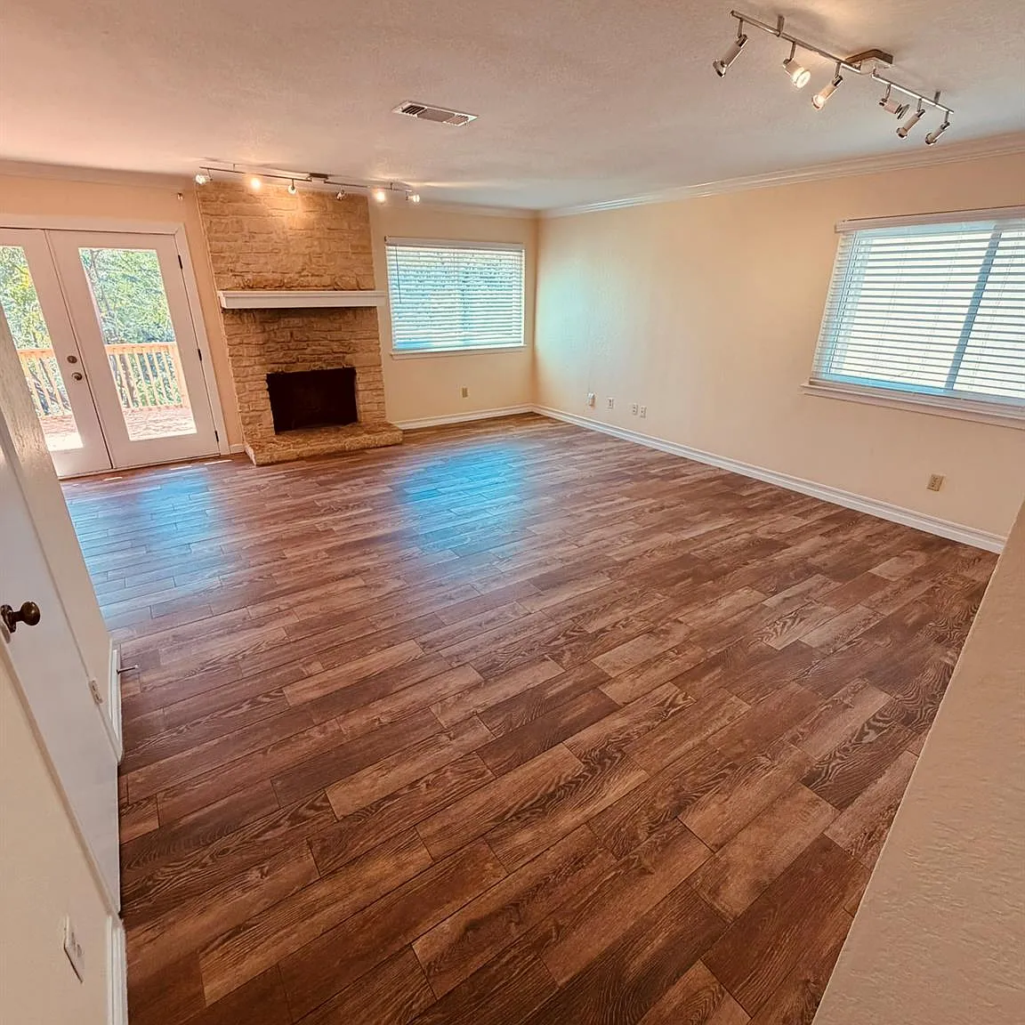 2 bed, 1.5 bath, 1000 sqft, $1,595 — Photo 1
