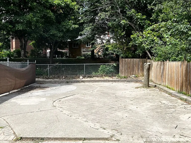 218 Chartland Blvd S — Photo 3