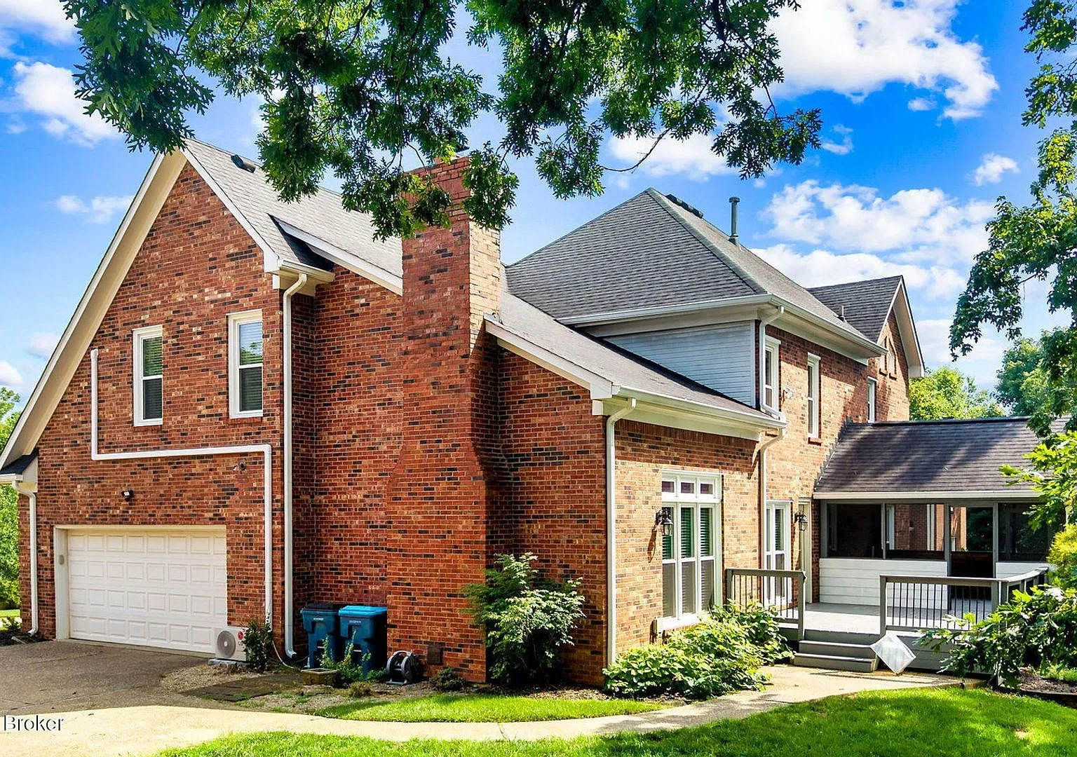 6 Month Lease! 4 Bedroom In Prospect! — Photo 2