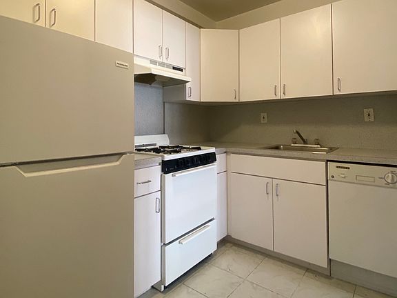 5th image of 435 W 57th St APT 9a
