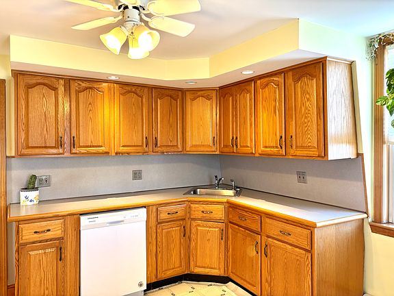 3rd image of 55 Port Norfolk St APT 3