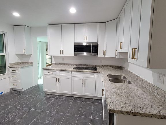 3rd image of 3051 SW 47th St