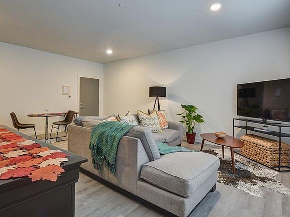 5th image of 518 Madison St #206