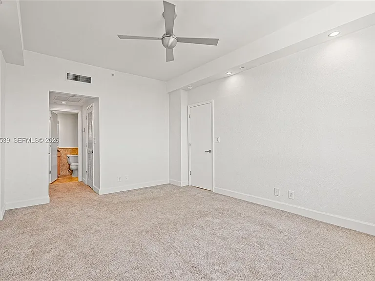 401 69th St #Penthouse 101 — Photo 30