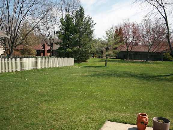 2nd image of 9773 Pebble Brook Ln