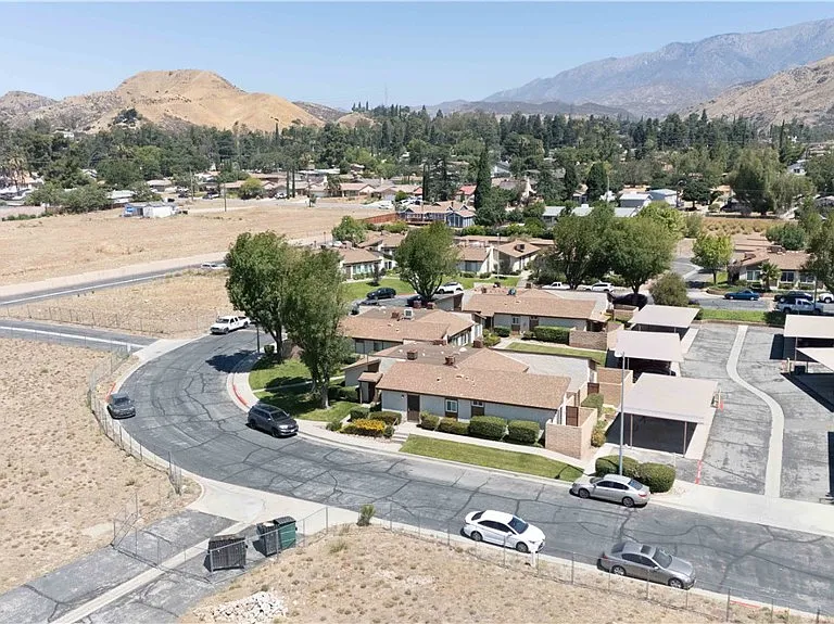 1272 Vista Serena Ave — Photo 18