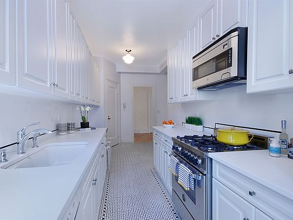 2nd image of 241 W 97th St APT 8N