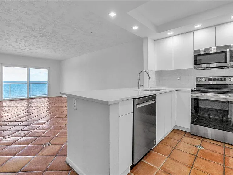 6000 N Ocean Dr #7C — Photo 8