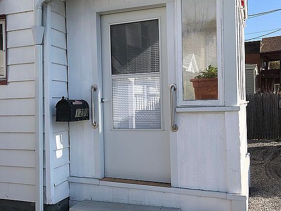2nd image of 1203 N Sharpsville Ave
