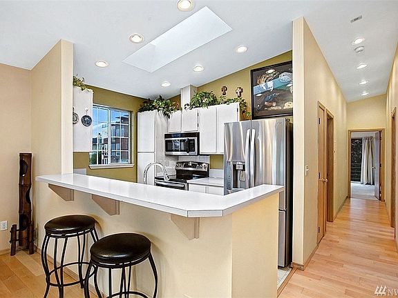 4th image of 3622 14th Ave W #301