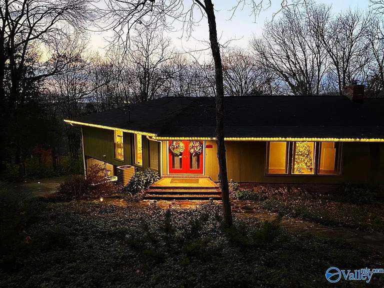 2210 Briarcliff Rd SE — Photo 1