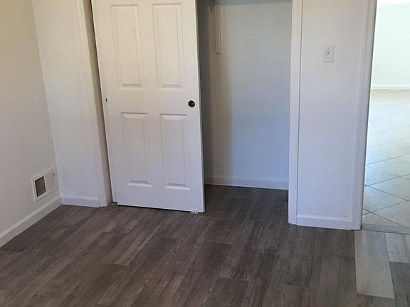 2nd image of 26 Quintard St