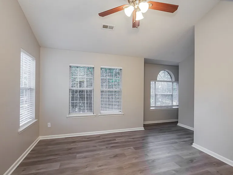 3033 Oakcroft Dr — Photo 12