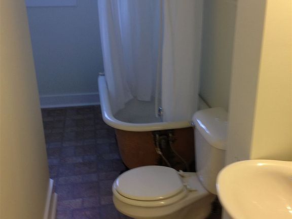 2600 E Mich Ave Bathroom