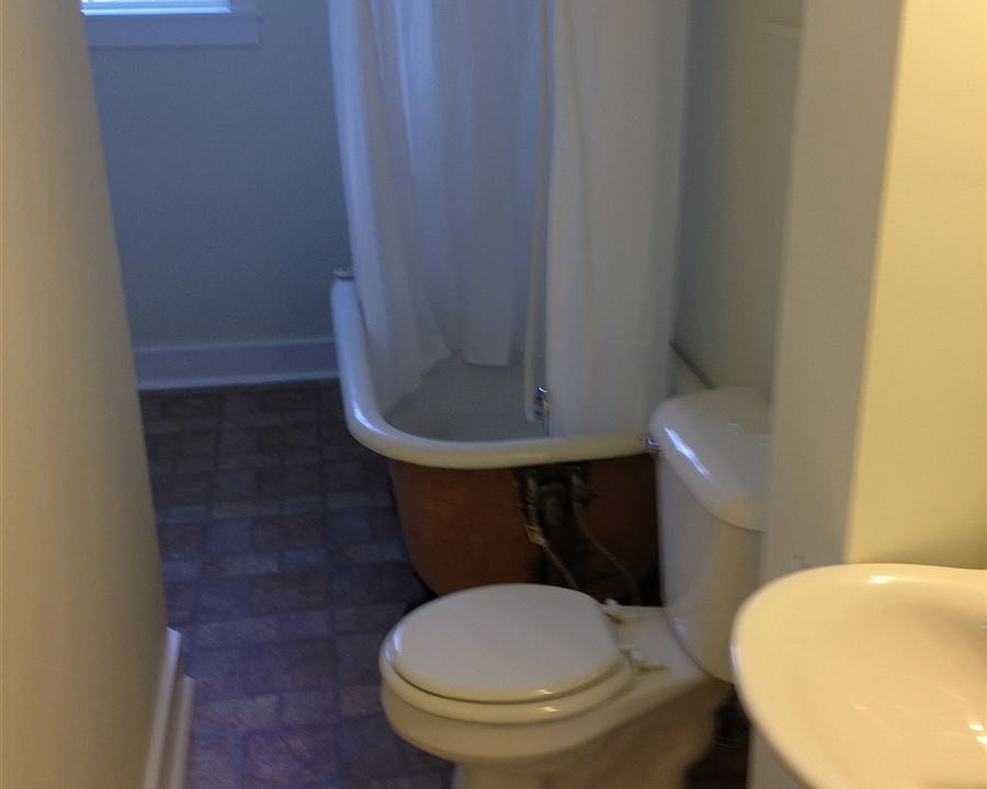 2600 E Mich Ave Bathroom