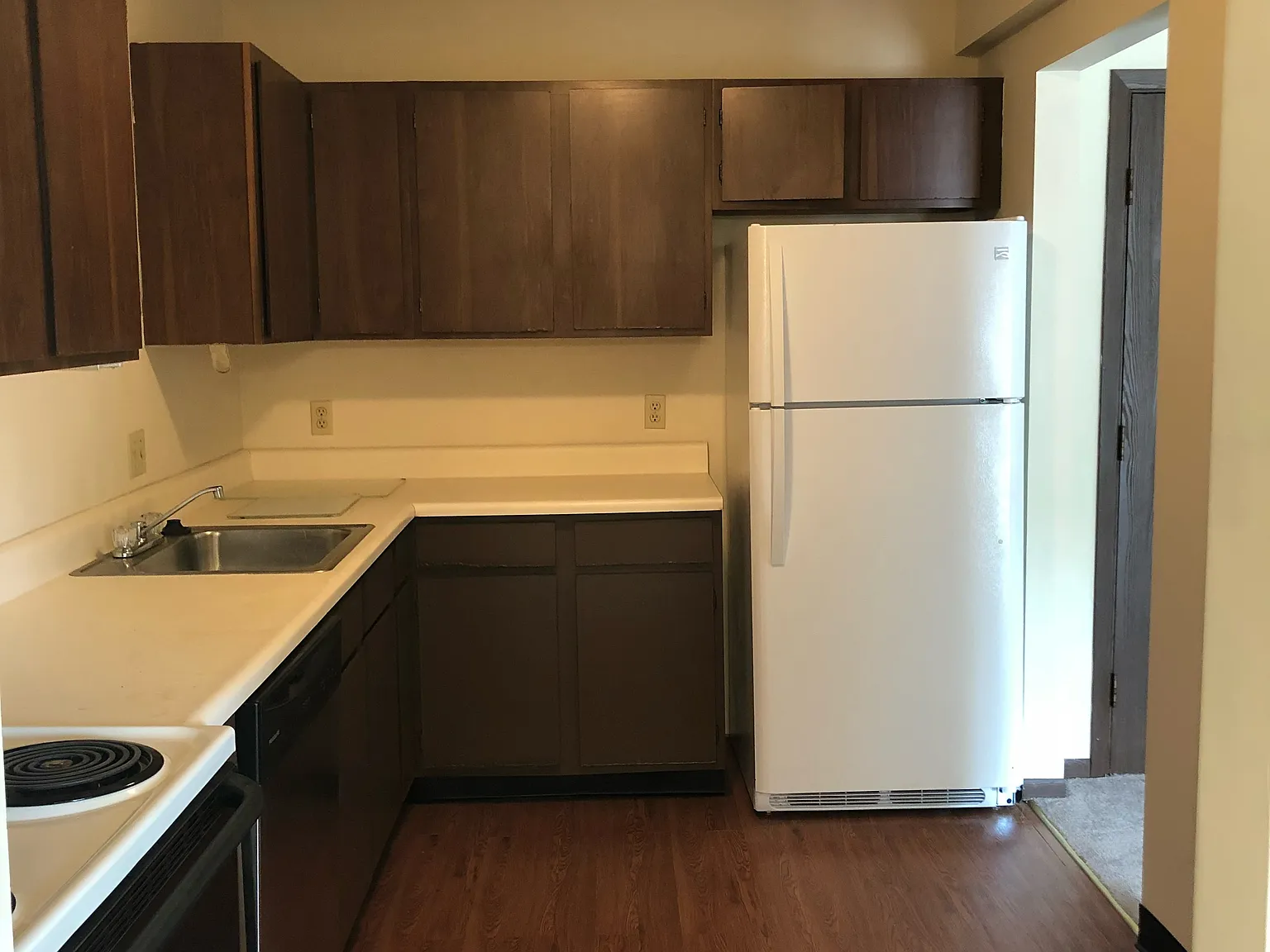 285 Ellis Ave — Photo 3