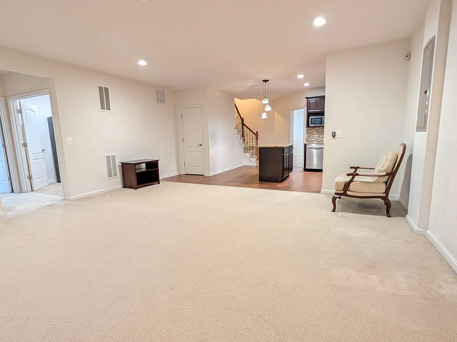 2 bed, 4205 sqft, $1,750 — Photo 4