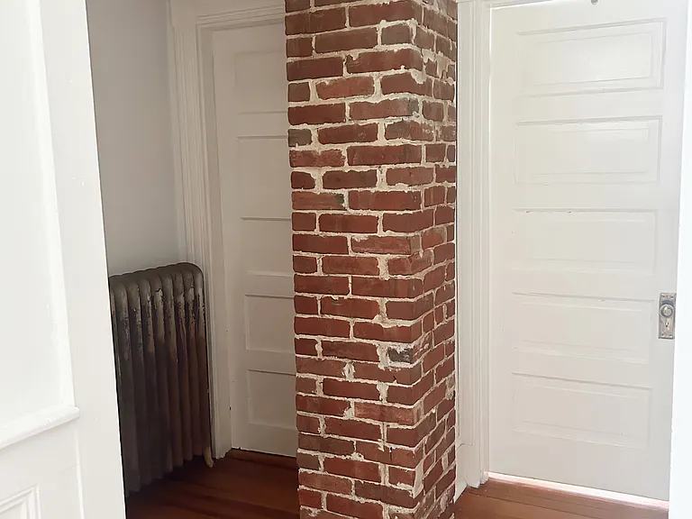 64 Bay St — Photo 9