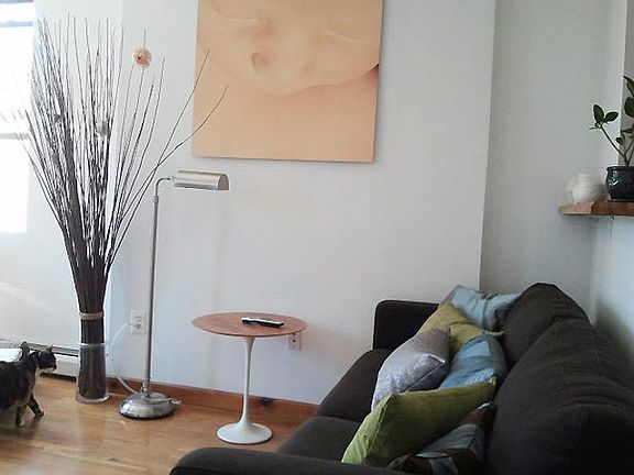 2nd image of 468 Franklin Ave #2