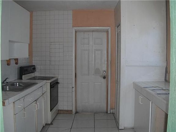 3rd image of 1116 Superior St