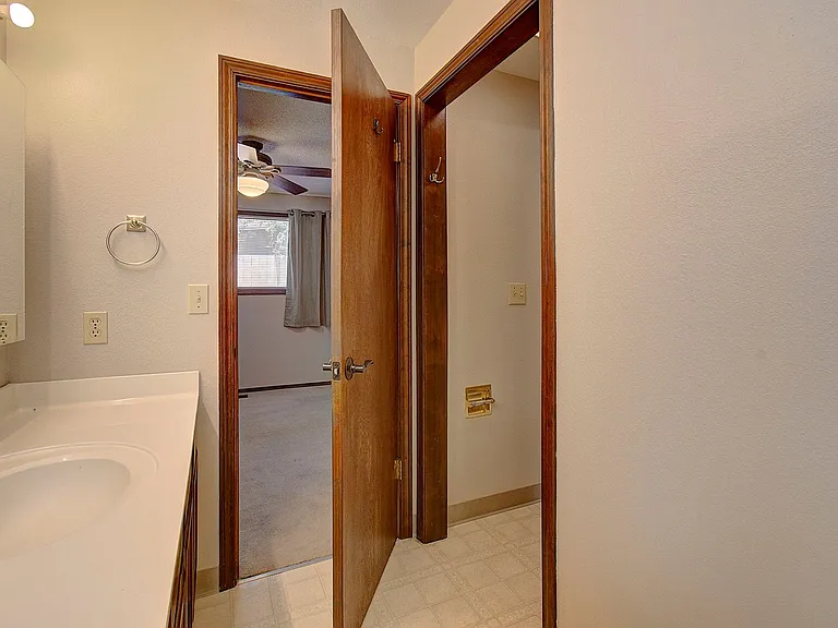 1114 SE 106th Ct — Photo 16