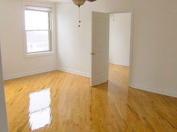 2nd image of 1931 N Clark St