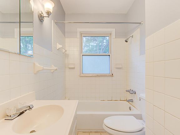 2nd image of 492 Withington Ave #3