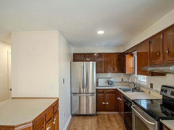 2nd image of 608 Saint Georges Station Rd