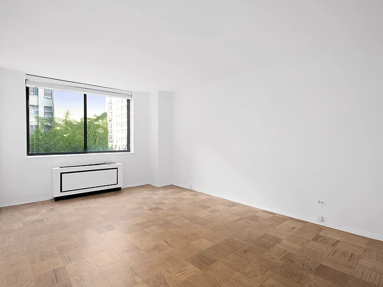 275 W 96th St #6P — Photo 8
