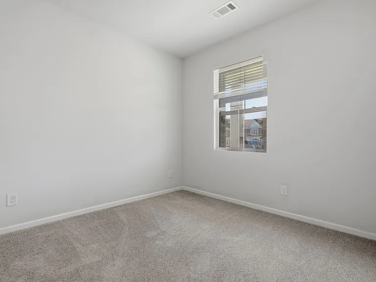 129 Cecil Rd — Photo 11