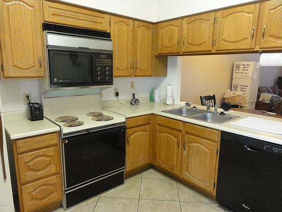 3rd image of 1718 S Longmore St #71