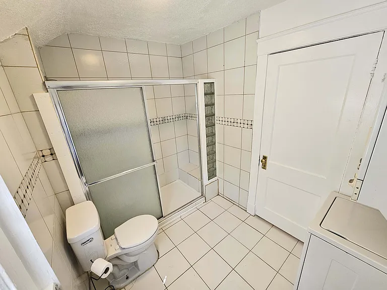 1304 W 50th St #2 — Photo 14