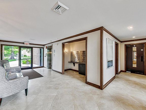 5th image of 1 Oak Brook Club Dr APT B103