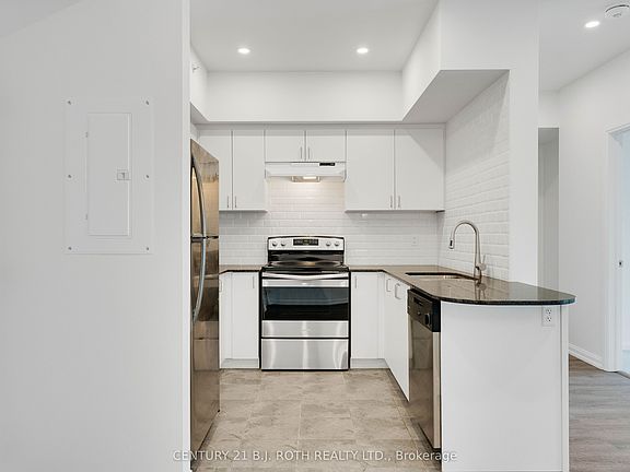 5th image of 302 Essa Rd #403