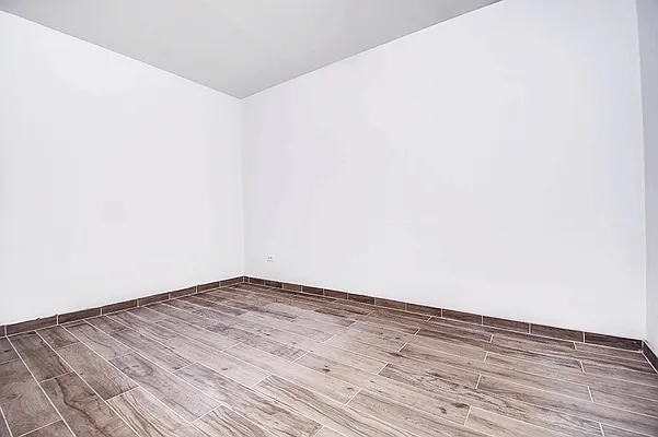 Rented by Urbane Brokerage | media 18