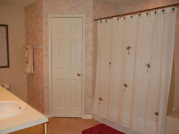 4th image of 220 Teakwood Ln