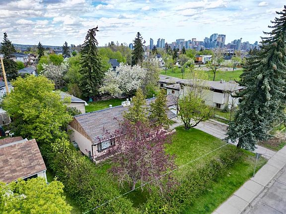 4th image of 2110 NE 26th Ave SW