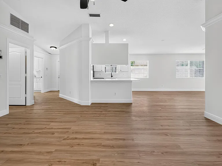 3546 SE Glacier Ter — Photo 12