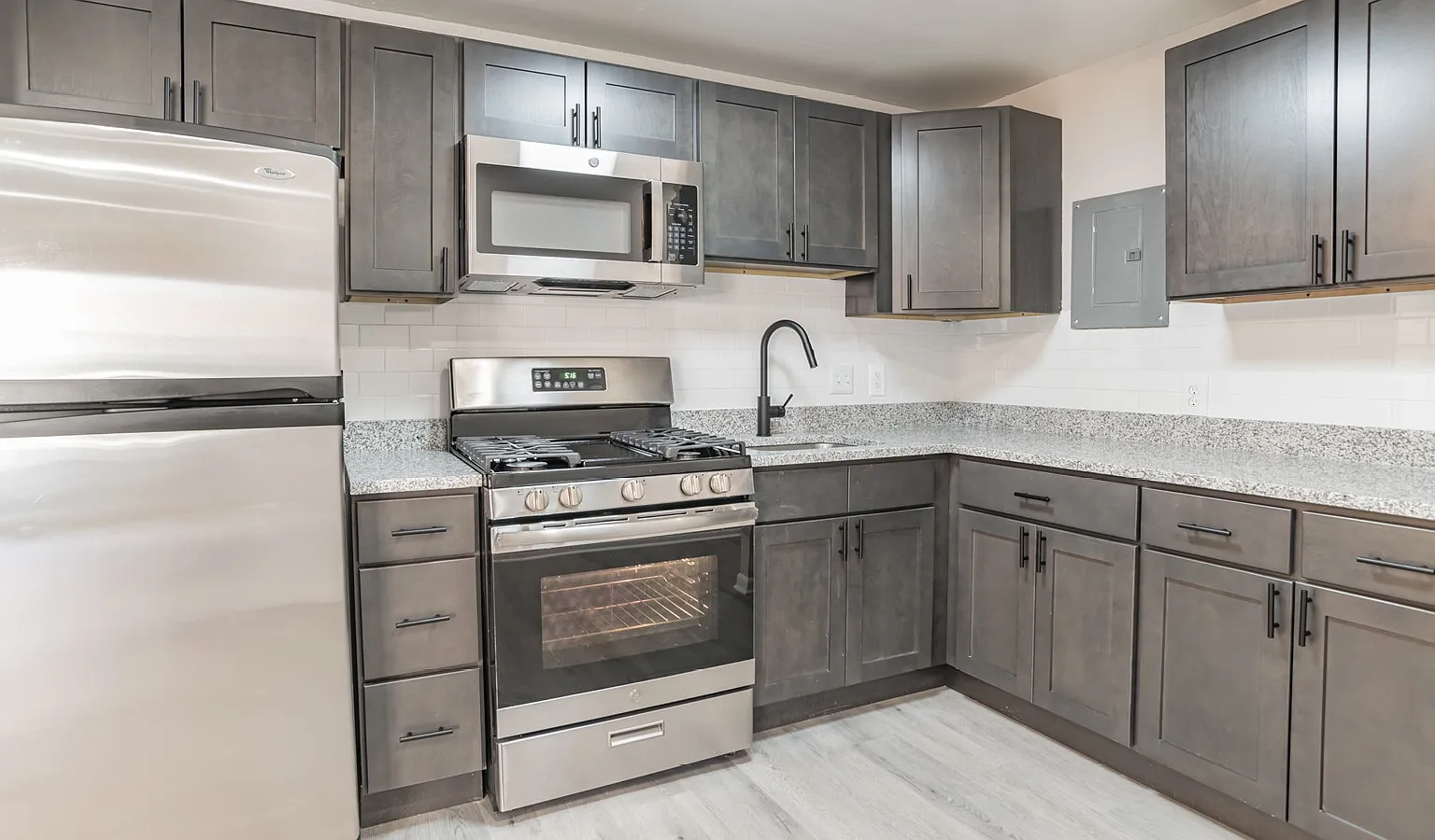 Raleigh Court Apartments — Photo 4