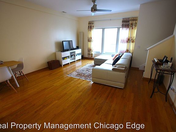 4th image of 2923 N Natoma Ave Unit 9