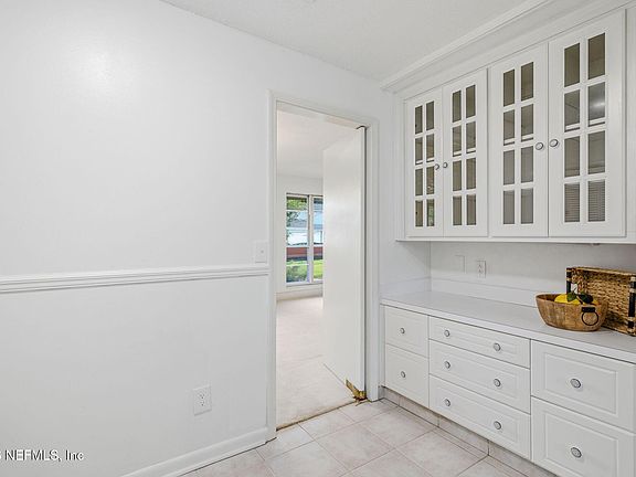 5th image of 5004 S WINCHESTER Drive S