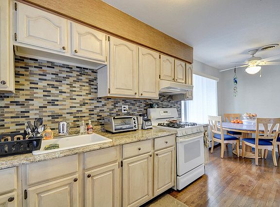 4th image of 10141 W Wyer St