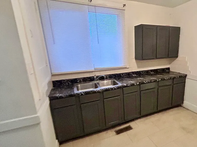 401 W Elliott Ave — Photo 10