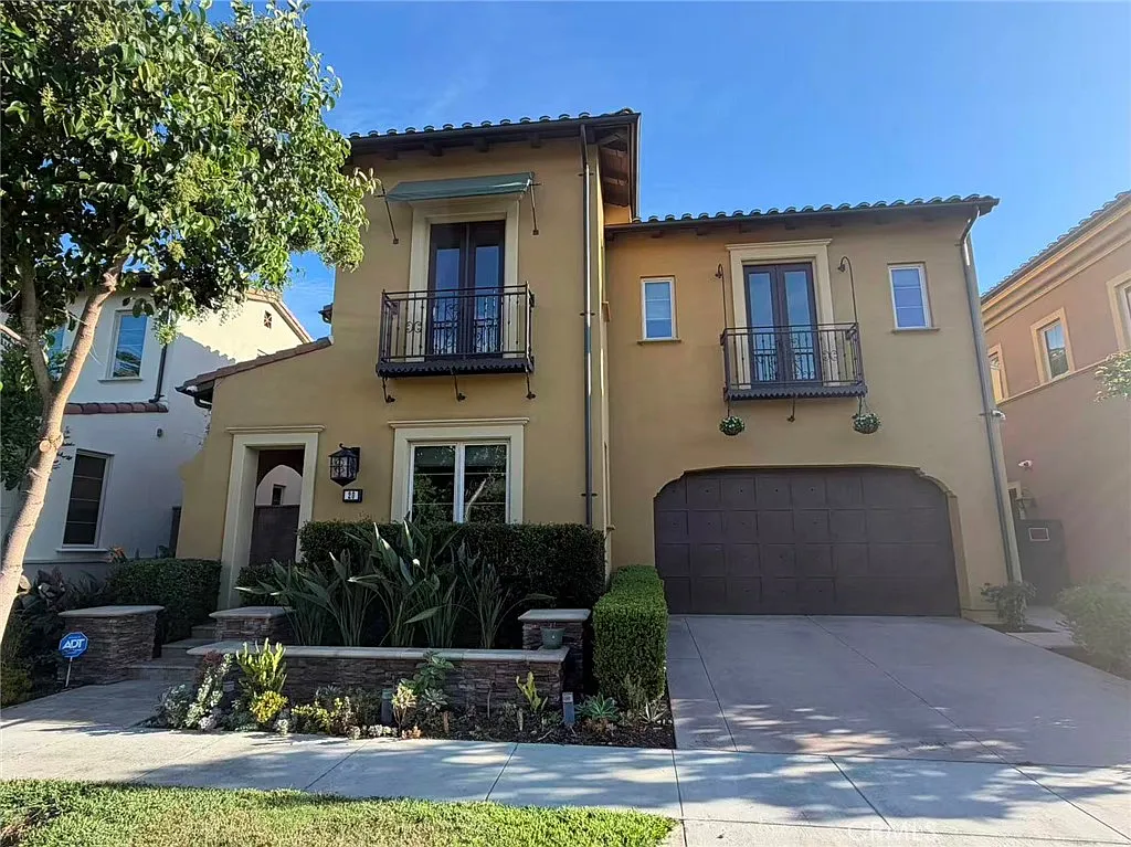 5 bed, 4209 sqft, $9,500 — Photo 1