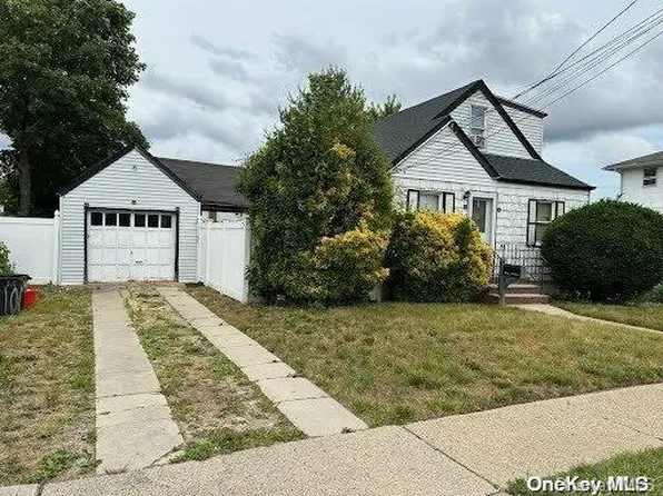 100 Emporia Avenue, Elmont, NY 11003