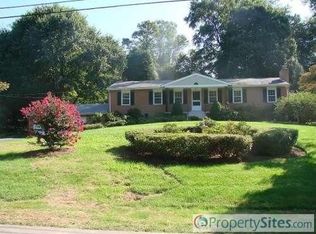 863 Golden Arrow St, Great Falls, VA 22066